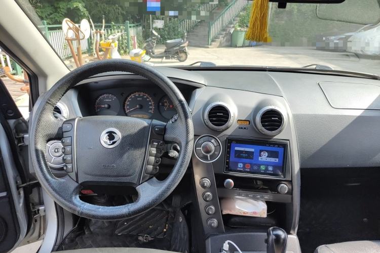 Used SsangYong Actyon 2011 2.0T Four-Wheel-Drive Luxury Diesel Edition Center Console