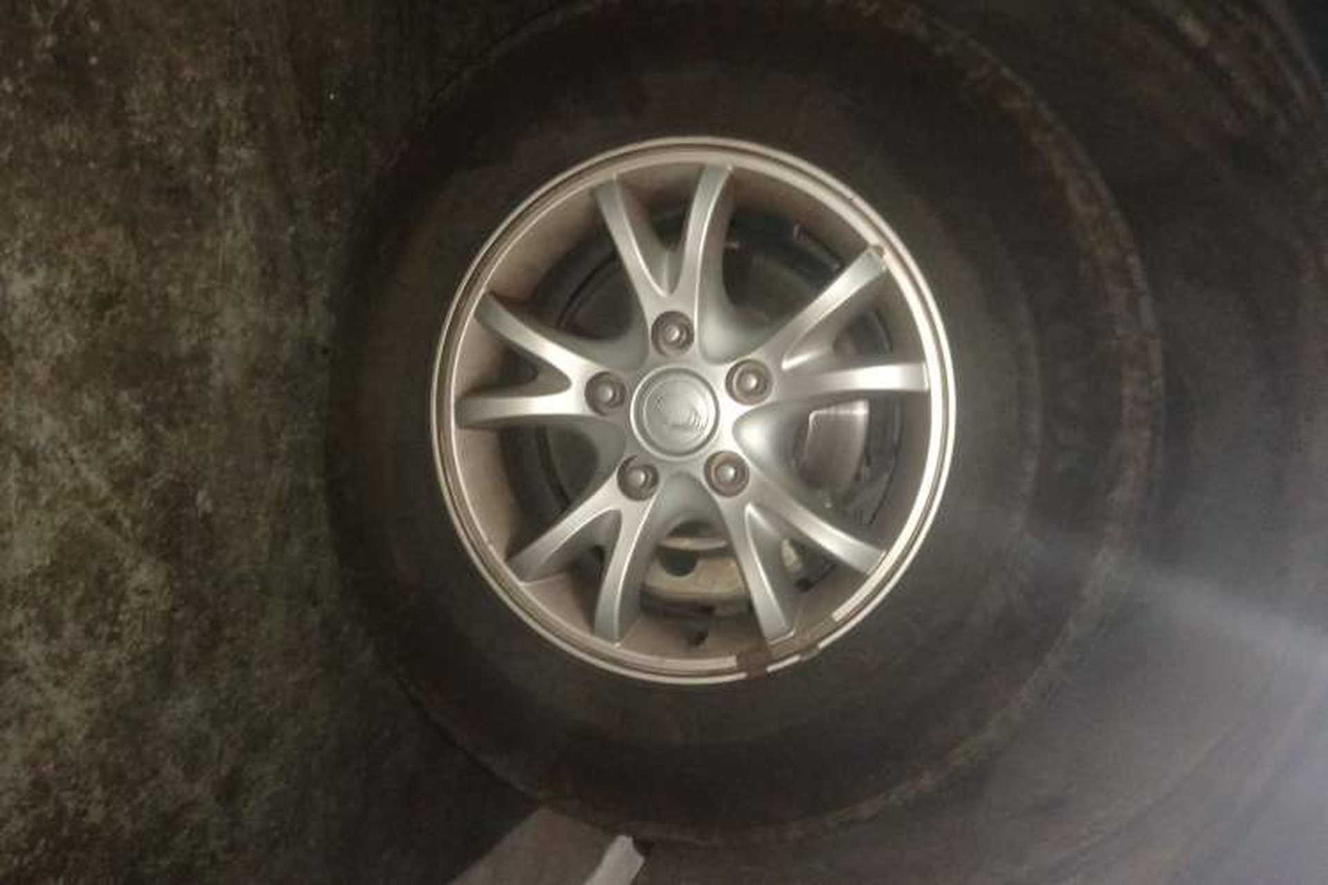 Used SsangYong Actyon 2011 2.0T Four-Wheel-Drive Luxury Diesel Edition Right Front Wheel Hub