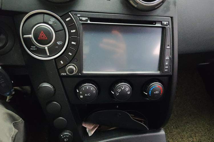 Used SsangYong Actyon 2014 2.3L Two-Wheel Drive Manual Transmission Entry-Level Gasoline Version Audio And AC Panel