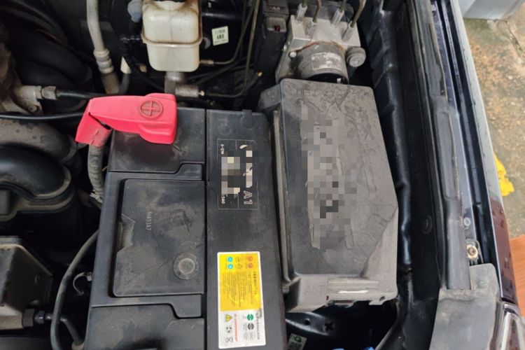 Used SsangYong Actyon 2014 2.3L Two-Wheel Drive Manual Transmission Entry-Level Gasoline Version Engine Bay Left