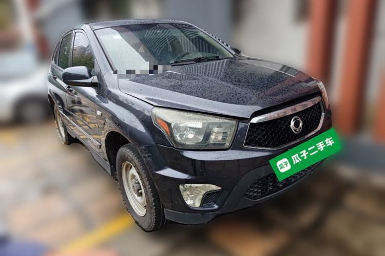 Used SsangYong Actyon 2014 2.3L Two-Wheel Drive Manual Transmission Entry-Level Gasoline Version Front Right 45 Deg