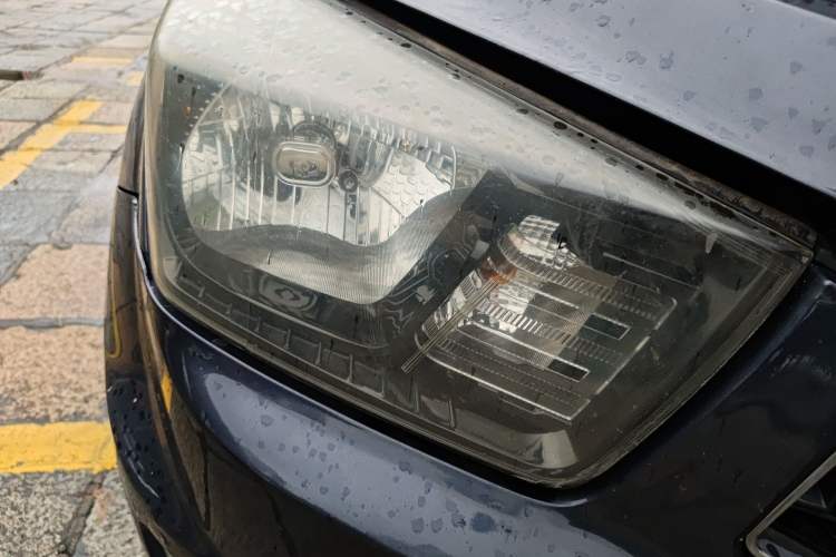 Used SsangYong Actyon 2014 2.3L Two-Wheel Drive Manual Transmission Entry-Level Gasoline Version Right Front Headlight