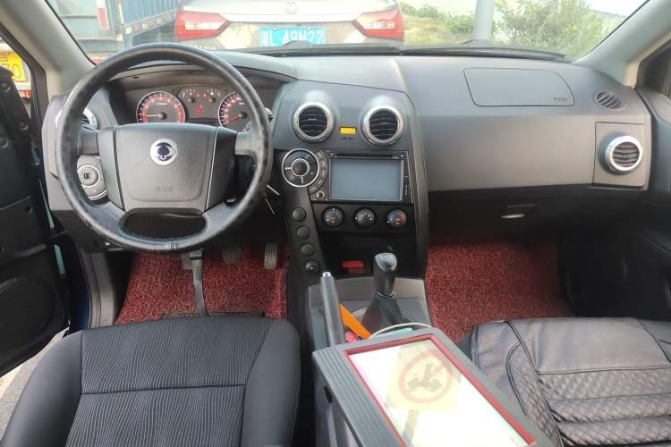 Used SsangYong Actyon 2014 2.3L Two-Wheel Drive Manual Transmission Entry-Level Gasoline Version Center Console