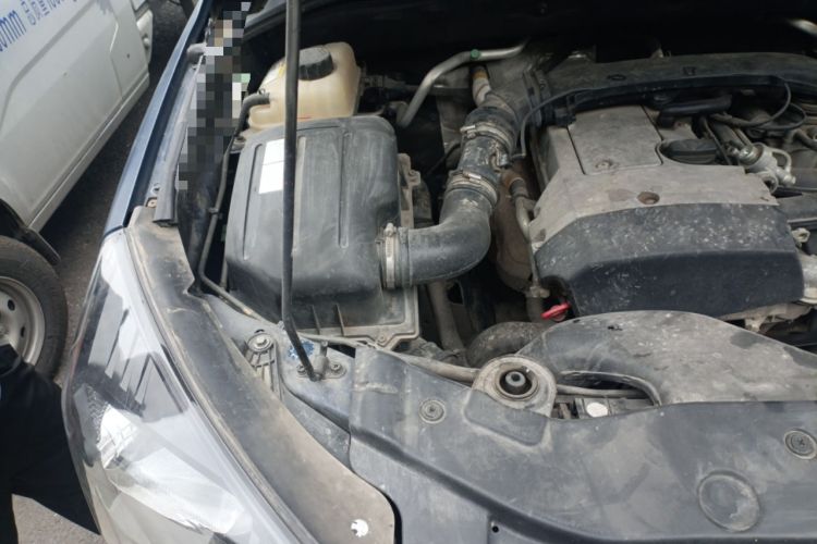 Used SsangYong Actyon 2014 2.3L Two-Wheel Drive Automatic Comfort Edition Gasoline-powered Engine Bay Right