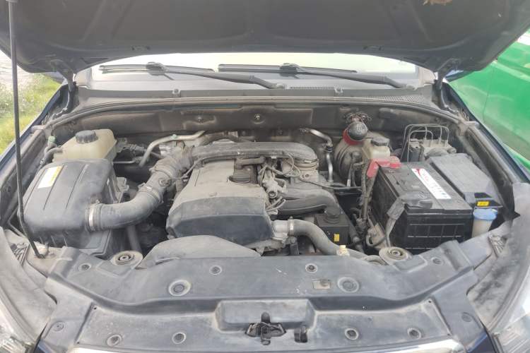 Used SsangYong Actyon 2014 2.3L Two-Wheel Drive Manual Transmission Entry-Level Gasoline Version Engine Bay