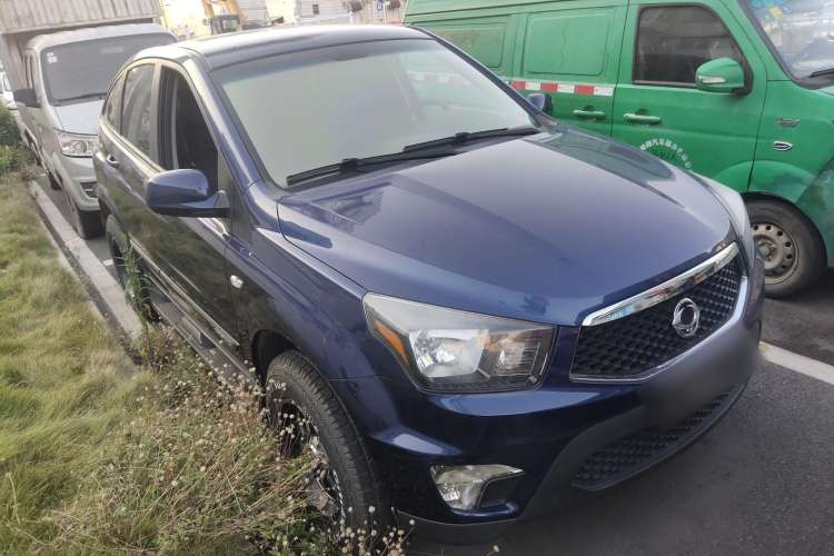 Used SsangYong Actyon 2014 2.3L Two-Wheel Drive Manual Transmission Entry-Level Gasoline Version Front Right 45 Deg
