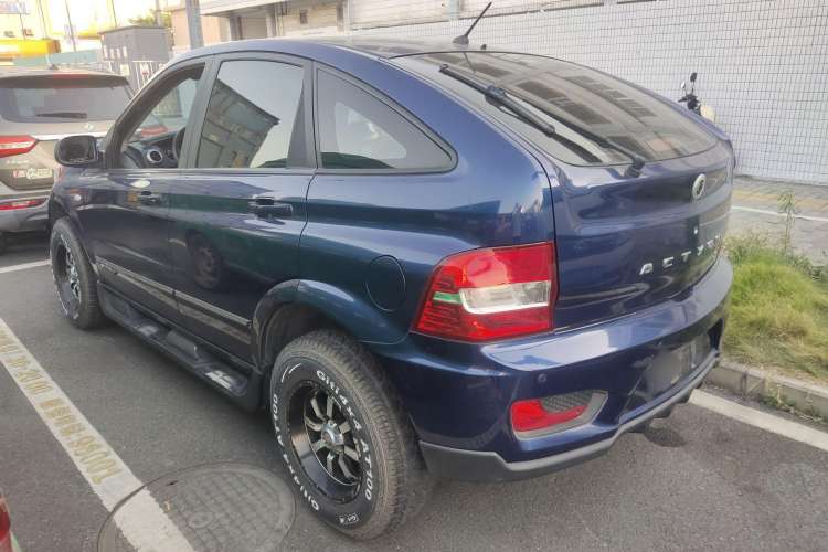 Used SsangYong Actyon 2014 2.3L Two-Wheel Drive Manual Transmission Entry-Level Gasoline Version Left Side
