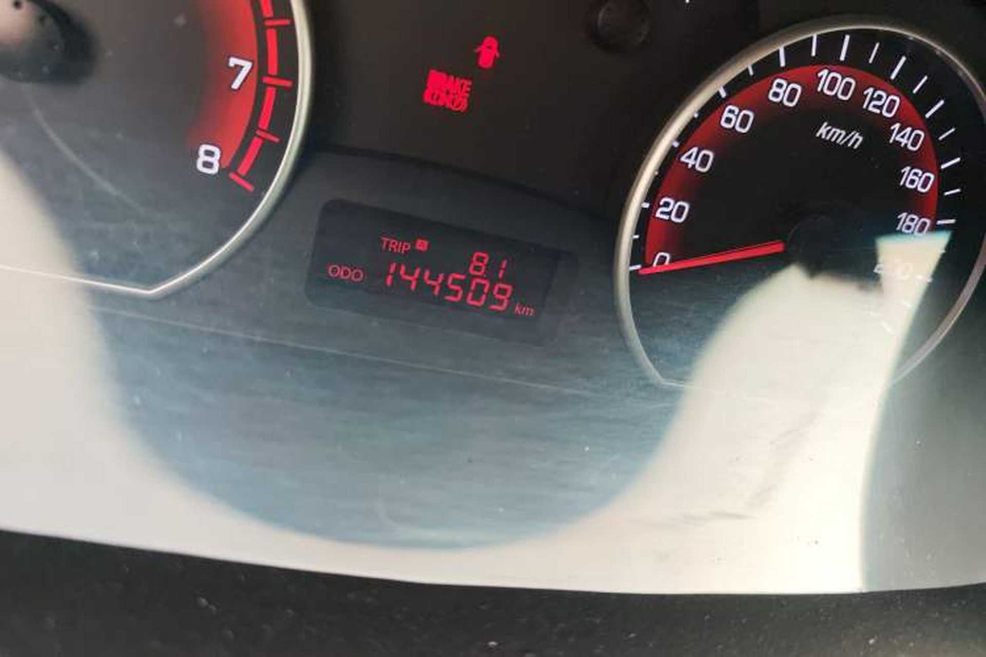 Used SsangYong Actyon 2014 2.3L Two-Wheel Drive Manual Transmission Entry-Level Gasoline Version Odometer Close Up