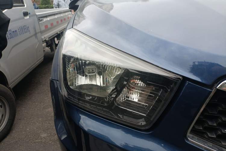 Used SsangYong Actyon 2014 2.3L Two-Wheel Drive Automatic Comfort Edition Gasoline-powered Right Front Headlight