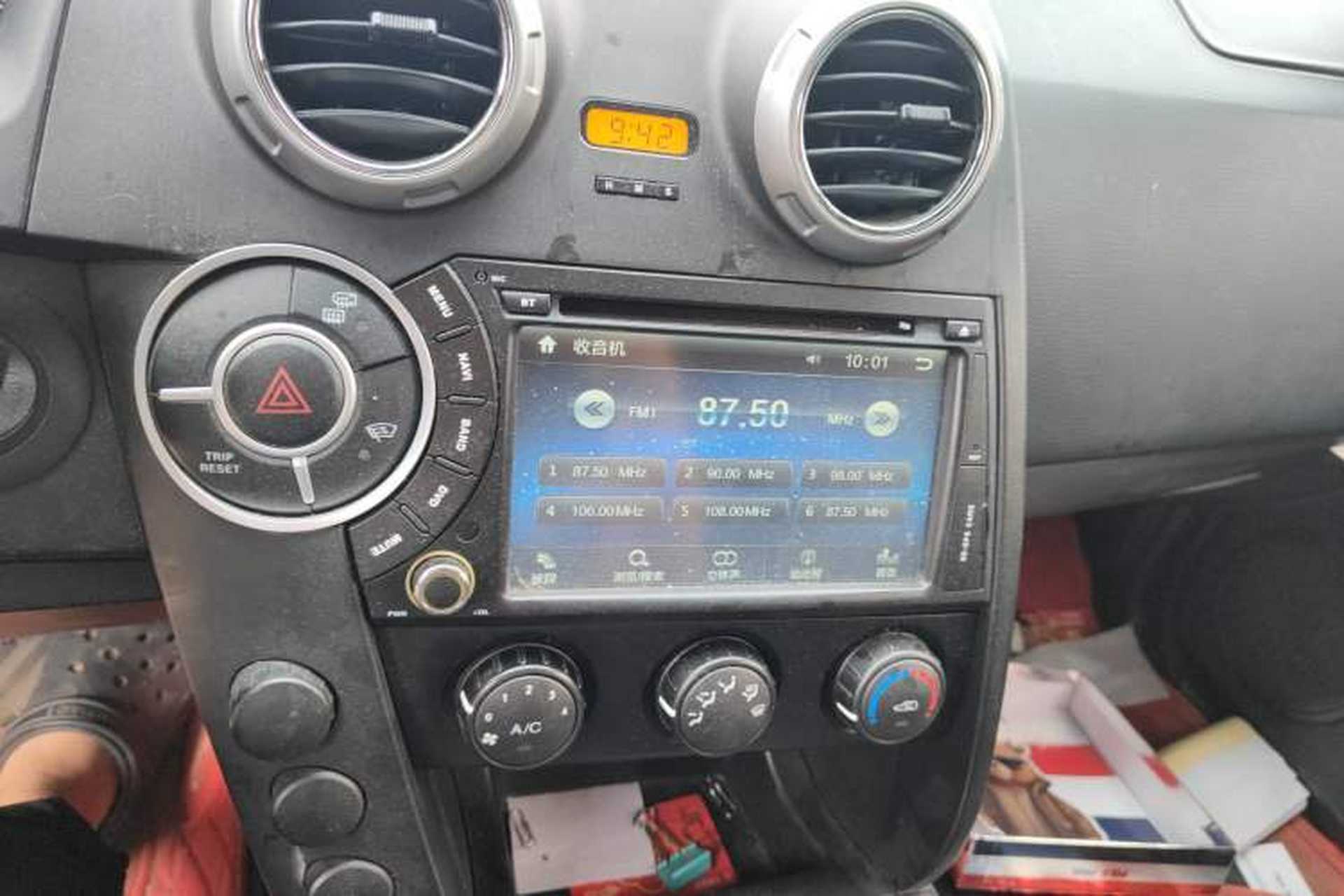 Used SsangYong Actyon 2014 2.3L Two-Wheel Drive Automatic Comfort Edition Gasoline-powered Audio And AC Panel