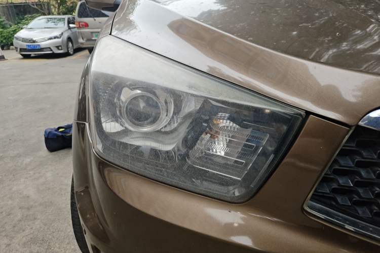 Used SsangYong Actyon 2014 2.0T Four-Wheel Drive Automatic Luxury Diesel Edition Right Front Headlight