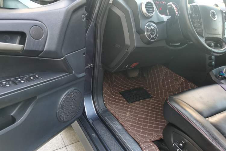 Used SsangYong Actyon 2014 2.0T Four-Wheel Drive Automatic Luxury Diesel Edition Driver Seat