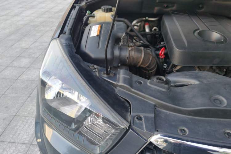 Used SsangYong Actyon 2014 2.0T Four-Wheel Drive Automatic Luxury Diesel Edition Engine Bay Right