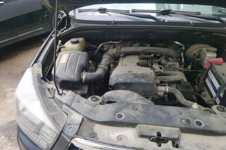 Used SsangYong Actyon 2014 2.3L Two-Wheel Drive Automatic Comfort Edition Gasoline-powered Engine Bay Right