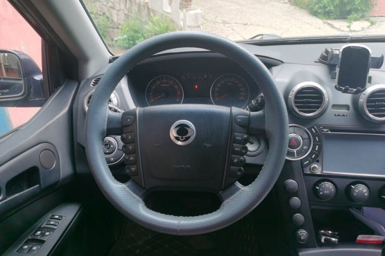 Used SsangYong Actyon 2014 2.3L Two-Wheel Drive Automatic Comfort Edition Gasoline-powered Steering Wheel
