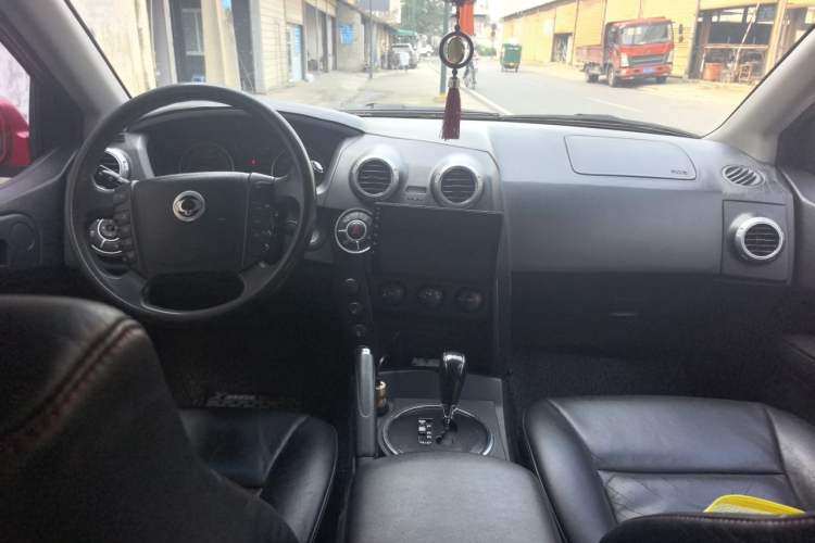 Used SsangYong Actyon 2014 2.0T Two-Wheel Drive Automatic Elite Diesel Edition Center Console