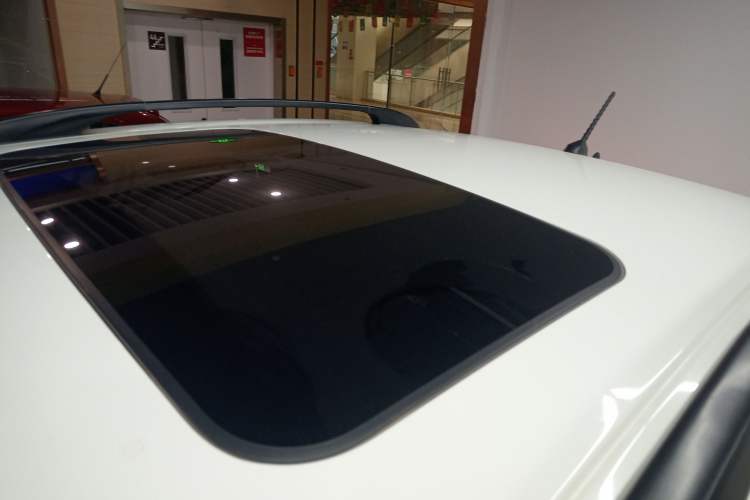 Used SsangYong Actyon 2014 2.3L Two-Wheel Drive Automatic Elite Gasoline Version Roof