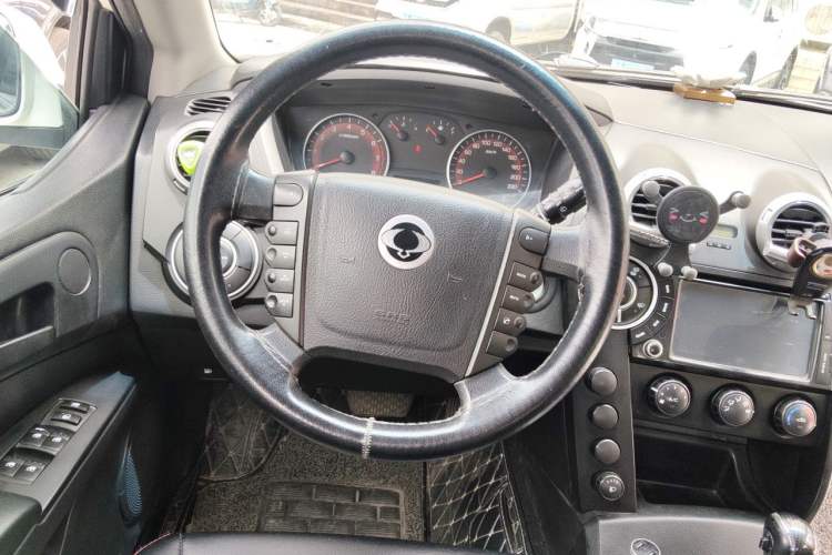 Used SsangYong Actyon 2014 2.3L Two-Wheel Drive Automatic Comfort Edition Gasoline-powered Steering Wheel