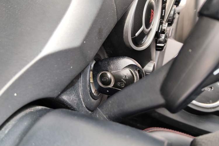 Used SsangYong Actyon 2014 2.3L Two-Wheel Drive Automatic Comfort Edition Gasoline-powered Vehicle Key