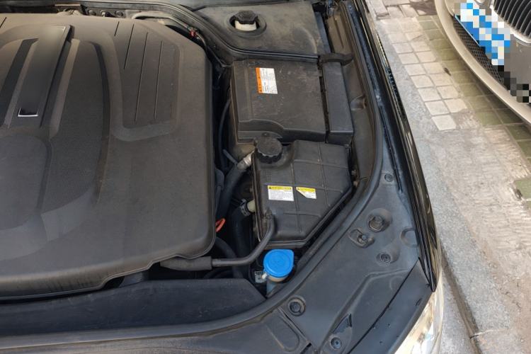 Used SsangYong Chairman 2012 2.8 CW600 Standard Edition Engine Bay Left