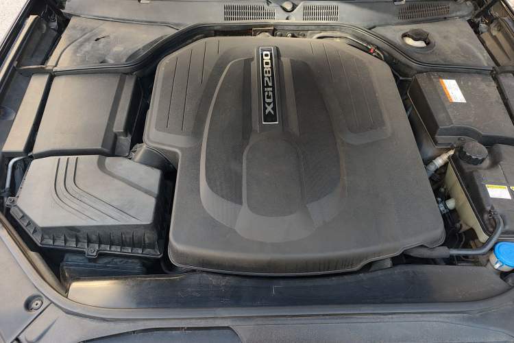 Used SsangYong Chairman 2012 2.8 CW600 Standard Edition Engine Bay