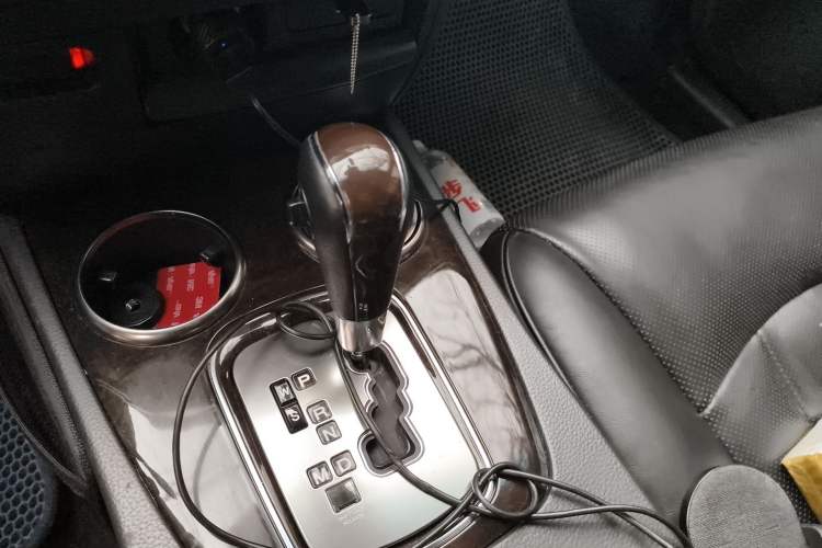 Used SsangYong Chairman 2012 2.8 CW600 Standard Edition Gear Lever