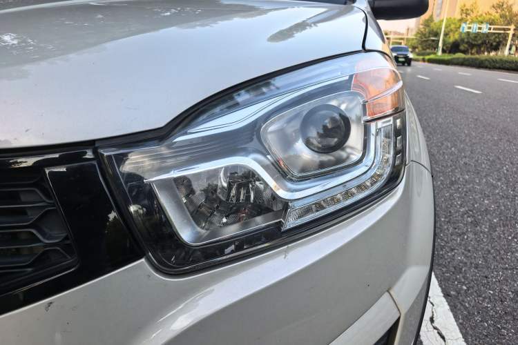 Used SsangYong Korando 2014 2.0L Gasoline Two-Wheel Drive Automatic Elite Navigation Edition Exterior 3