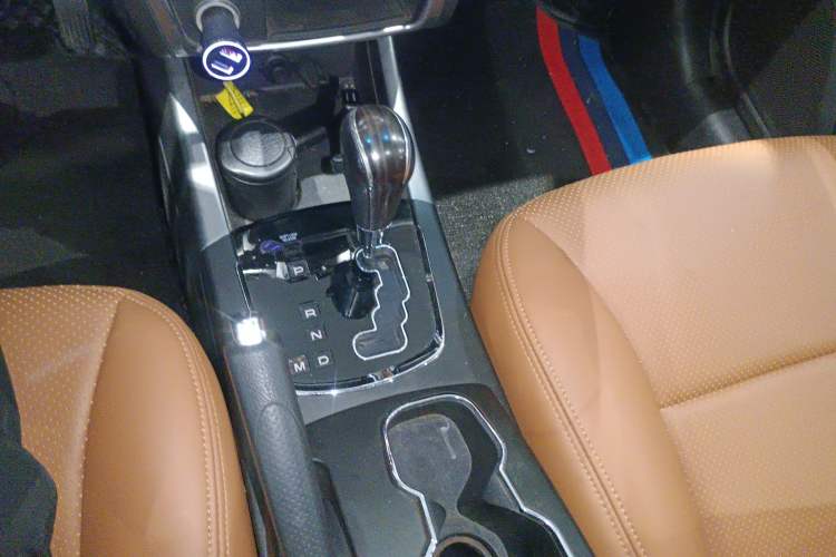 Used SsangYong Korando 2014 2.0L Gasoline Two-Wheel Drive Automatic Elite Navigation Edition Gear Lever