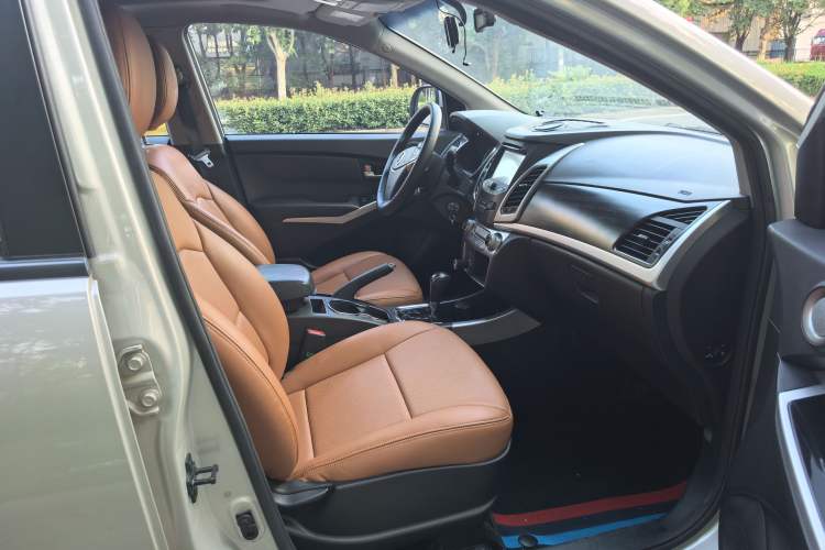 Used SsangYong Korando 2014 2.0L Gasoline Two-Wheel Drive Automatic Elite Navigation Edition Interior 1
