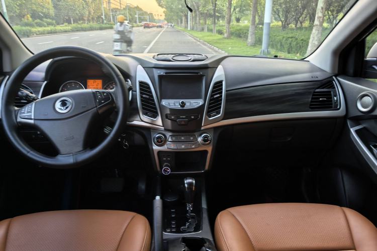 Used SsangYong Korando 2014 2.0L Gasoline Two-Wheel Drive Automatic Elite Navigation Edition Interior 3