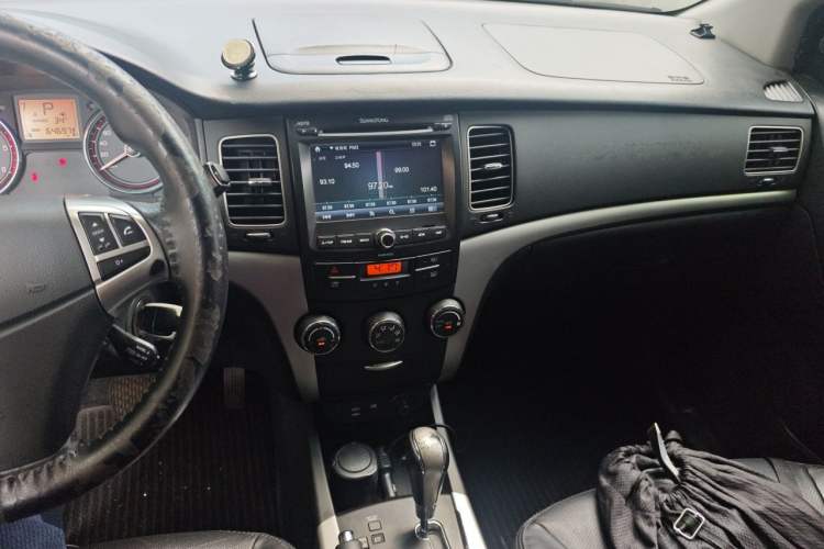 Used SsangYong Korando 2011 2.0T Diesel 4x4 Automatic Elite Navigation Edition Audio And AC Panel