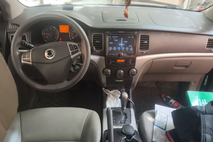 Used SsangYong Korando 2011 2.0T Diesel Two-Wheel Drive Automatic Elite Navigation Version Center Console