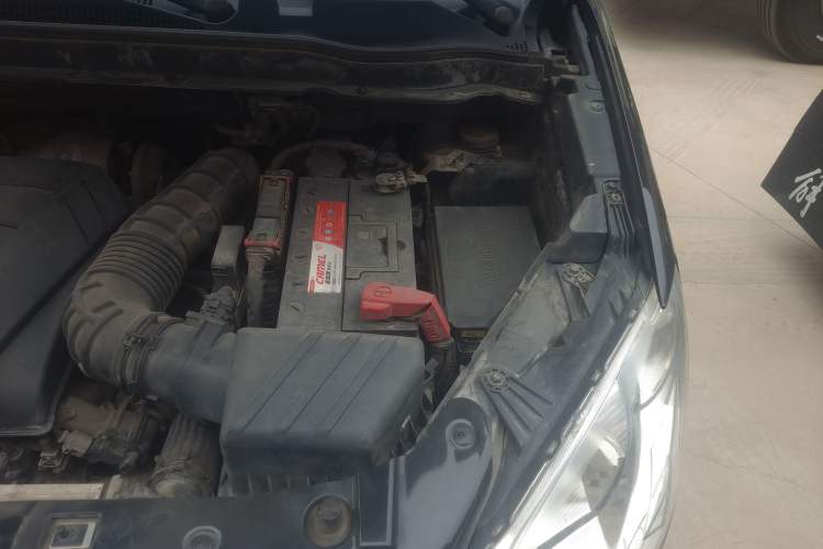 Used SsangYong Korando 2011 2.0T Diesel Two-Wheel Drive Automatic Luxury Navigation Edition Engine Bay Left