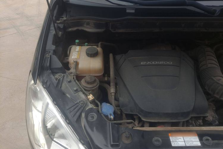 Used SsangYong Korando 2011 2.0T Diesel Two-Wheel Drive Automatic Luxury Navigation Edition Engine Bay Right