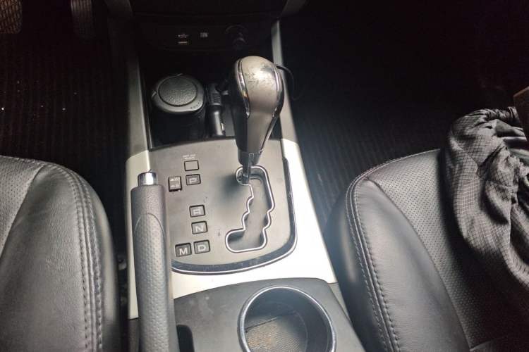 Used SsangYong Korando 2011 2.0T Diesel 4x4 Automatic Elite Navigation Edition Gear Lever