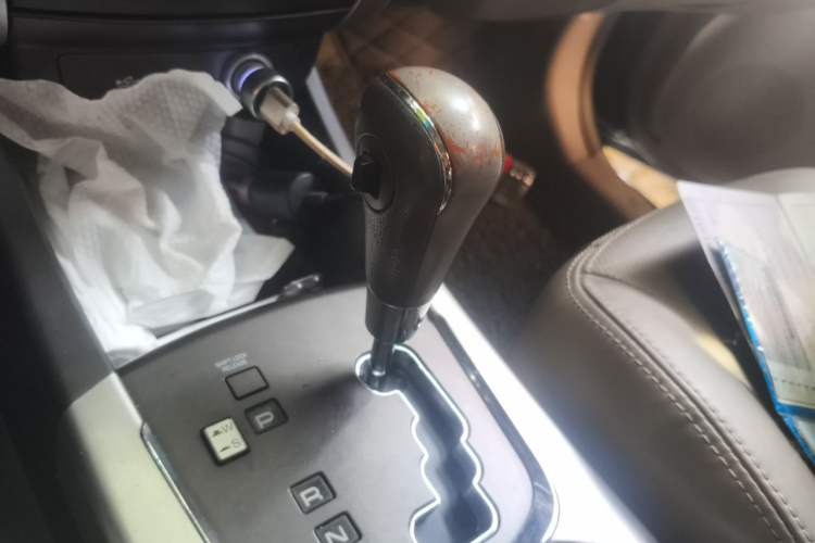 Used SsangYong Korando 2011 2.0T Diesel Two-Wheel Drive Automatic Elite Navigation Version Gear Lever