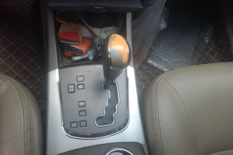Used SsangYong Korando 2011 2.0T Diesel Two-Wheel Drive Automatic Luxury Navigation Edition Gear Lever