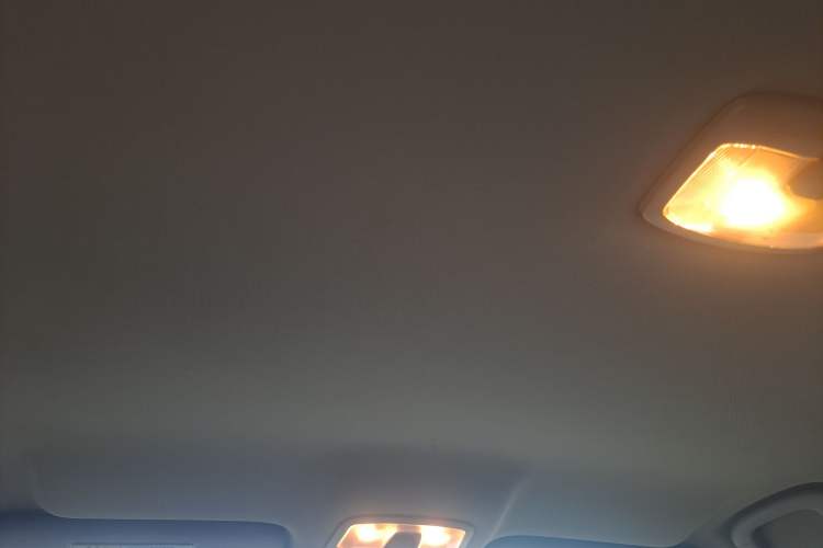 Used SsangYong Korando 2011 2.0T Diesel Two-Wheel Drive Automatic Luxury Navigation Edition Headliner