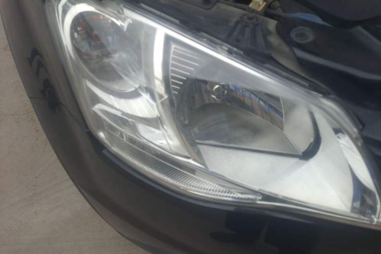 Used SsangYong Korando 2011 2.0T Diesel Two-Wheel Drive Automatic Luxury Navigation Edition Right Front Headlight