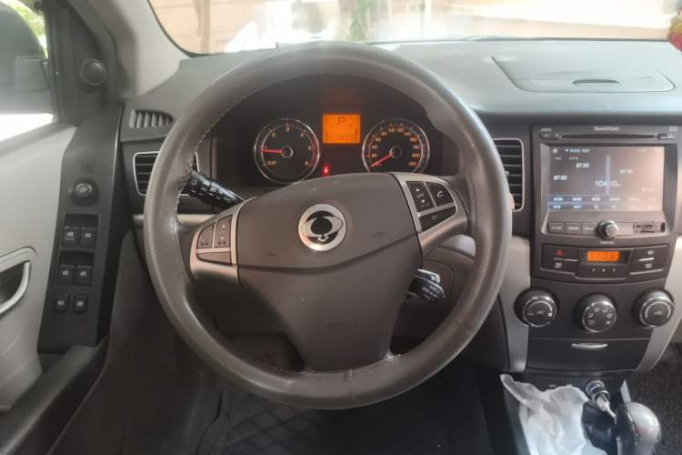 Used SsangYong Korando 2011 2.0T Diesel Two-Wheel Drive Automatic Elite Navigation Version Steering Wheel