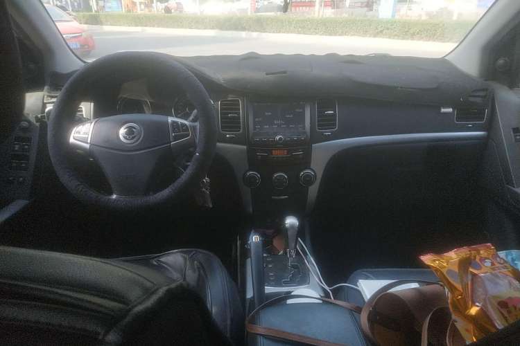 Used SsangYong Korando 2011 2.0T Diesel Two-Wheel Drive Automatic Elite Navigation Version Center Console