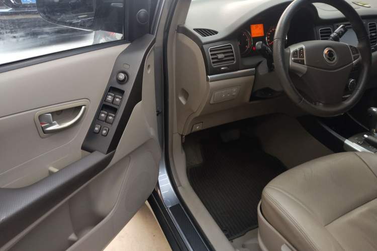 Used SsangYong Korando 2011 2.0T Diesel Two-Wheel Drive Automatic Luxury Navigation Edition Driver Seat