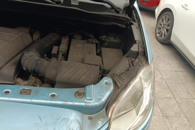 Used SsangYong Korando 2011 2.0T Diesel 4x4 Automatic Luxury Navigation Edition Engine Bay Left