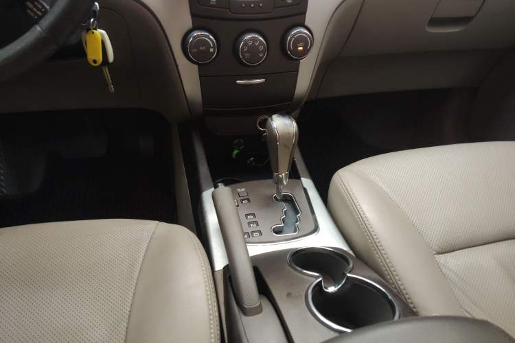 Used SsangYong Korando 2011 2.0T Diesel Two-Wheel Drive Automatic Luxury Navigation Edition Gear Lever