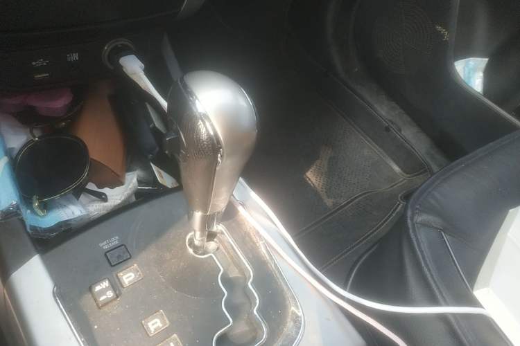 Used SsangYong Korando 2011 2.0T Diesel Two-Wheel Drive Automatic Elite Navigation Version Gear Lever