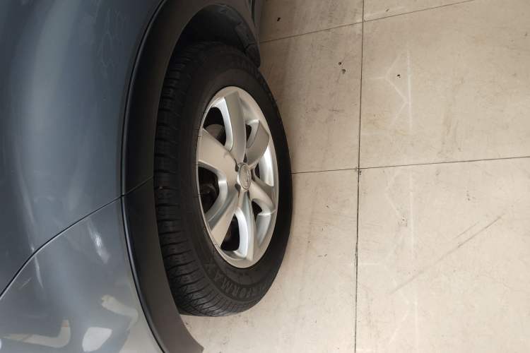 Used SsangYong Korando 2011 2.0T Diesel Two-Wheel Drive Automatic Luxury Navigation Edition Left Front Wheel Hub