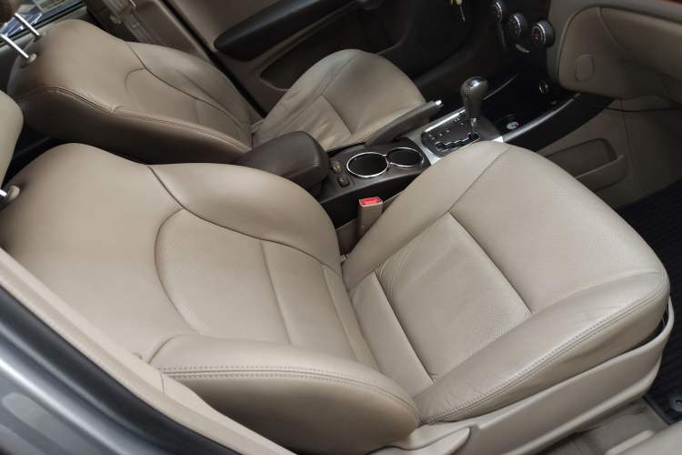 Used SsangYong Korando 2011 2.0T Diesel Two-Wheel Drive Automatic Luxury Navigation Edition Right Front Seat