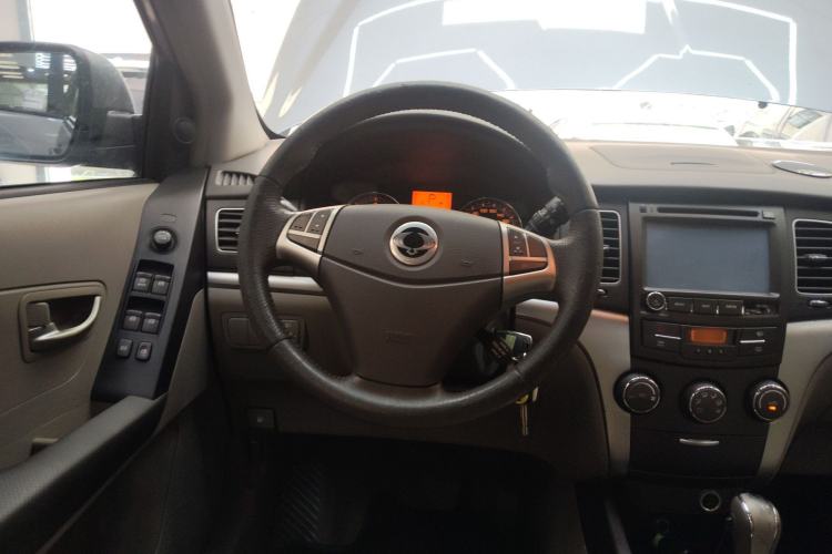 Used SsangYong Korando 2011 2.0T Diesel Two-Wheel Drive Automatic Luxury Navigation Edition Steering Wheel