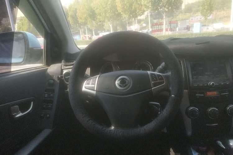 Used SsangYong Korando 2011 2.0T Diesel Two-Wheel Drive Automatic Elite Navigation Version Steering Wheel