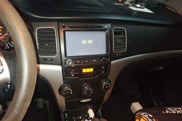 Used SsangYong Korando 2011 2.0T Diesel Two-Wheel Drive Automatic Elite Navigation Version Audio And AC Panel